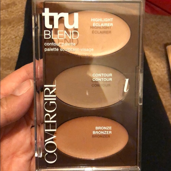 COVERGIRL® truBLEND Contour Palette - Picture 1 of 5